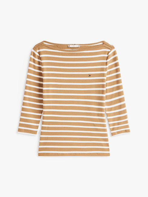 T-shirt con scollatura a barca